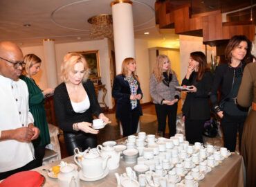 te con le amiche di Vira Carbone (1)